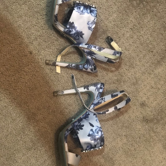 ❤️SOLD❤️ BETSEY JOHNSON STILETTOS - Picture 2 of 5